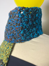 Carica l'immagine nel visualizzatore di Gallery, Sciarpa uncinetto
