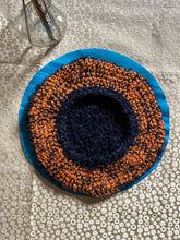 Carica l&#39;immagine nel visualizzatore di Gallery, Basco uncinetto
