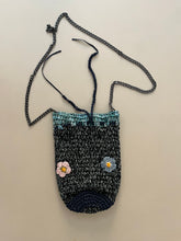 Carica l'immagine nel visualizzatore di Gallery, Pochette a secchiello
