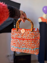 Carica l'immagine nel visualizzatore di Gallery, Pochette uncinetto
