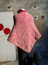 Carica l&#39;immagine nel visualizzatore di Gallery, Poncho in lana
