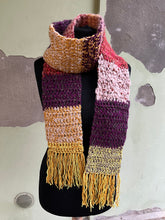Carica l'immagine nel visualizzatore di Gallery, Sciarpa uncinetto
