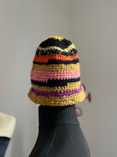 Carica l'immagine nel visualizzatore di Gallery, Cloche uncinetto
