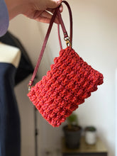 Carica l'immagine nel visualizzatore di Gallery, Pochette noccioline in cotone con tracolla
