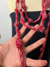 Carica l'immagine nel visualizzatore di Gallery, Collana Ambra in lana
