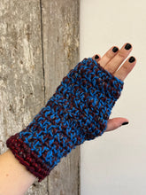 Carica l'immagine nel visualizzatore di Gallery, Manicotti uncinetto
