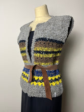 Carica l'immagine nel visualizzatore di Gallery, Gilet uncinetto
