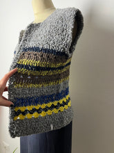 Carica l'immagine nel visualizzatore di Gallery, Gilet uncinetto
