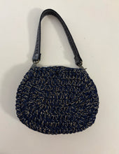 Carica l'immagine nel visualizzatore di Gallery, Pochette in lana
