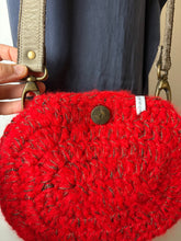 Carica l'immagine nel visualizzatore di Gallery, Pochette ovale con tracolla a spalla
