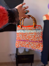 Carica l'immagine nel visualizzatore di Gallery, Pochette uncinetto
