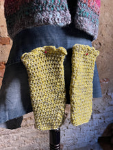 Carica l'immagine nel visualizzatore di Gallery, Manicotti uncinetto
