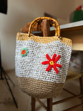 Carica l'immagine nel visualizzatore di Gallery, Secchiello bag con fiori
