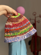 Carica l'immagine nel visualizzatore di Gallery, Cloche uncinetto
