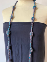 Carica l'immagine nel visualizzatore di Gallery, Collana Ambra in lana

