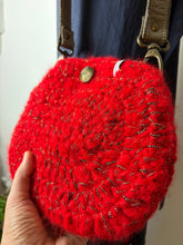 Carica l'immagine nel visualizzatore di Gallery, Pochette ovale con tracolla a spalla
