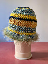 Carica l&#39;immagine nel visualizzatore di Gallery, Cloche uncinetto
