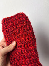 Carica l'immagine nel visualizzatore di Gallery, Manicotti uncinetto
