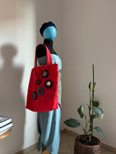 Carica l&#39;immagine nel visualizzatore di Gallery, Borsa in tessuto con applicazioni
