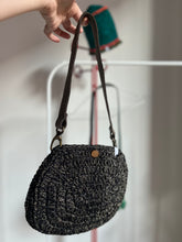 Carica l&#39;immagine nel visualizzatore di Gallery, Pochette con tracolla a spalla
