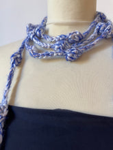 Carica l'immagine nel visualizzatore di Gallery, Collana Ambra in lana
