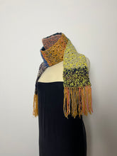 Carica l'immagine nel visualizzatore di Gallery, Sciarpa uncinetto

