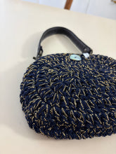 Carica l'immagine nel visualizzatore di Gallery, Pochette in lana
