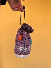 Carica l'immagine nel visualizzatore di Gallery, Pochette a secchiello
