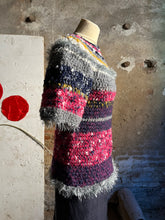 Carica l&#39;immagine nel visualizzatore di Gallery, Top uncinetto in lana
