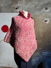 Carica l&#39;immagine nel visualizzatore di Gallery, Poncho in lana
