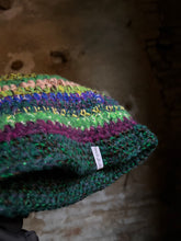 Carica l'immagine nel visualizzatore di Gallery, Cloche uncinetto
