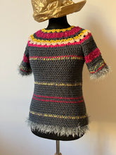 Carica l&#39;immagine nel visualizzatore di Gallery, Top uncinetto
