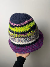 Carica l&#39;immagine nel visualizzatore di Gallery, Cloche uncinetto
