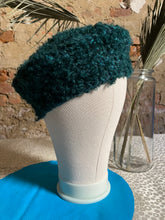 Carica l&#39;immagine nel visualizzatore di Gallery, Basco uncinetto
