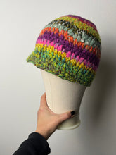 Carica l&#39;immagine nel visualizzatore di Gallery, Cloche uncinetto
