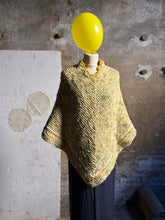 Carica l'immagine nel visualizzatore di Gallery, Poncho in lana
