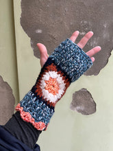 Carica l'immagine nel visualizzatore di Gallery, Manicotti uncinetto
