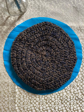 Carica l&#39;immagine nel visualizzatore di Gallery, Basco uncinetto
