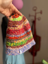 Carica l'immagine nel visualizzatore di Gallery, Cloche uncinetto
