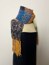 Carica l'immagine nel visualizzatore di Gallery, Sciarpa uncinetto
