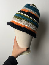 Carica l&#39;immagine nel visualizzatore di Gallery, Cloche uncinetto
