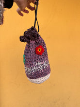 Carica l'immagine nel visualizzatore di Gallery, Pochette a secchiello
