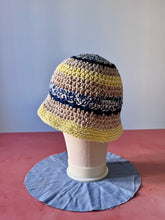 Carica l&#39;immagine nel visualizzatore di Gallery, Cloche uncinetto
