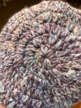 Carica l&#39;immagine nel visualizzatore di Gallery, Basco uncinetto
