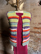 Carica l'immagine nel visualizzatore di Gallery, Gilet uncinetto
