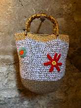 Carica l'immagine nel visualizzatore di Gallery, Secchiello bag con fiori
