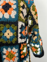 Carica l&#39;immagine nel visualizzatore di Gallery, Cardigan uncinetto a quadri
