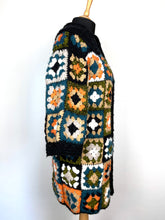 Carica l&#39;immagine nel visualizzatore di Gallery, Cardigan uncinetto a quadri
