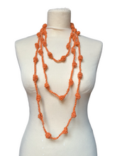 Carica l'immagine nel visualizzatore di Gallery, Collana Ambra in lana
