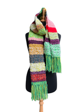 Carica l&#39;immagine nel visualizzatore di Gallery, Sciarpa uncinetto
